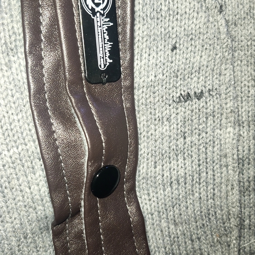 ✨️Gray Knit Scarf with Black Accent✨️ - Picture 5 of 6